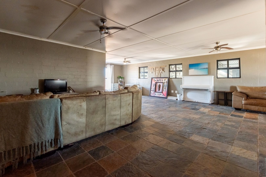 13 Bedroom Property for Sale in Olifantskop Western Cape